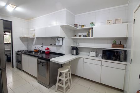 Apartamento à venda com 131m², 4 quartos e 2 vagas Apartamento à venda com 131m², 4 quartos e 2 vagasCozinha