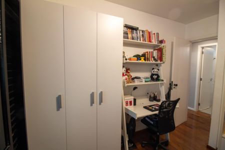 Apartamento à venda com 131m², 4 quartos e 2 vagas Apartamento à venda com 131m², 4 quartos e 2 vagasQuarto 1