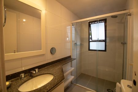 Apartamento à venda com 131m², 4 quartos e 2 vagas Apartamento à venda com 131m², 4 quartos e 2 vagasBanheiro da Suíte 1