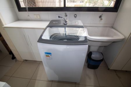 Apartamento à venda com 131m², 4 quartos e 2 vagas Apartamento à venda com 131m², 4 quartos e 2 vagasÁrea de Serviço