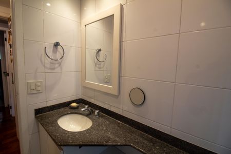 Apartamento à venda com 131m², 4 quartos e 2 vagas Apartamento à venda com 131m², 4 quartos e 2 vagasBanheiro da Suíte 1