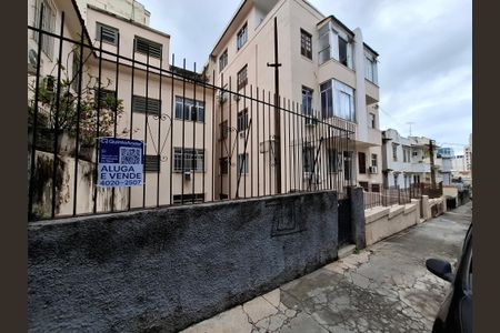 Apartamento à venda com 61m², 2 quartos e sem vaga Apartamento à venda com 61m², 2 quartos e sem vagaFachada