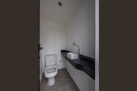 Casa de condomínio à venda com 225m², 3 quartos e 3 vagas Casa de condomínio à venda com 225m², 3 quartos e 3 vagasCobertura - Banheiro