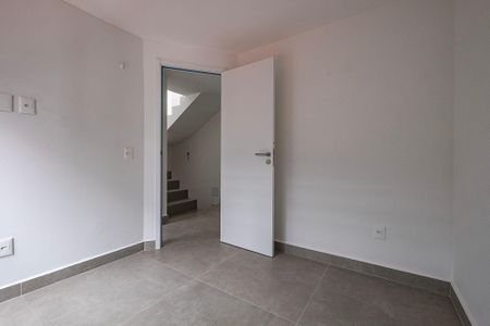 Casa de condomínio à venda com 225m², 3 quartos e 3 vagas Casa de condomínio à venda com 225m², 3 quartos e 3 vagasQuarto 2