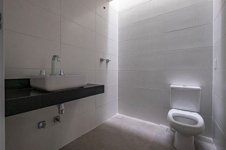 Casa de condomínio à venda com 225m², 3 quartos e 3 vagas Casa de condomínio à venda com 225m², 3 quartos e 3 vagasBanheiro Social