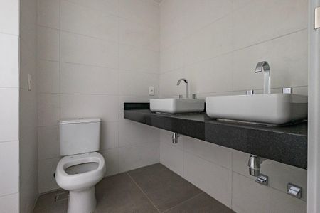 Casa de condomínio à venda com 225m², 3 quartos e 3 vagas Casa de condomínio à venda com 225m², 3 quartos e 3 vagasSuíte - Banheiro