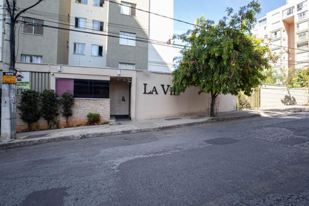 Apartamento à venda com 75m², 3 quartos e 2 vagas Apartamento à venda com 75m², 3 quartos e 2 vagasFachada