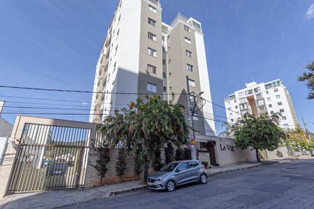 Apartamento à venda com 75m², 3 quartos e 2 vagas Apartamento à venda com 75m², 3 quartos e 2 vagasFachada