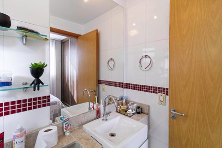 Apartamento à venda com 75m², 3 quartos e 2 vagas Apartamento à venda com 75m², 3 quartos e 2 vagasBanheiro da suíte