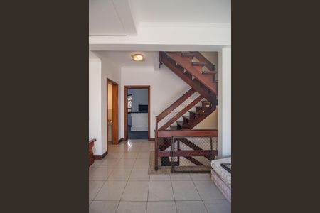 Casa à venda com 267m², 3 quartos e 2 vagasEscada