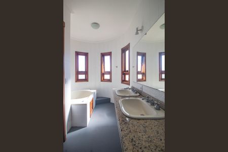 Casa à venda com 267m², 3 quartos e 2 vagasBanheiro da Suíte