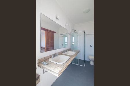 Casa à venda com 267m², 3 quartos e 2 vagasBanheiro da Suíte