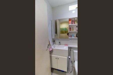 Apartamento à venda com 85m², 2 quartos e 1 vaga Apartamento à venda com 85m², 2 quartos e 1 vagaBanheiro Social