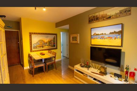 Apartamento à venda com 85m², 2 quartos e 1 vaga Apartamento à venda com 85m², 2 quartos e 1 vagaSala