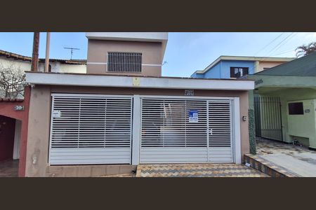 Casa à venda com 230m², 3 quartos e 4 vagas Casa à venda com 230m², 3 quartos e 4 vagasFachada