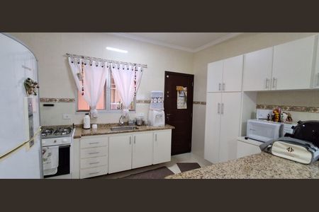 Casa à venda com 230m², 3 quartos e 4 vagas Casa à venda com 230m², 3 quartos e 4 vagasCozinha