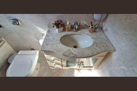 Casa à venda com 230m², 3 quartos e 4 vagas Casa à venda com 230m², 3 quartos e 4 vagasBanheiro