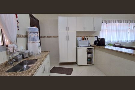 Casa à venda com 230m², 3 quartos e 4 vagas Casa à venda com 230m², 3 quartos e 4 vagasCozinha