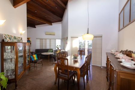 Casa para alugar com 390m², 5 quartos e 5 vagas Casa para alugar com 390m², 5 quartos e 5 vagasSala