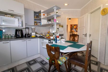 Casa para alugar com 390m², 5 quartos e 5 vagas Casa para alugar com 390m², 5 quartos e 5 vagasCozinha