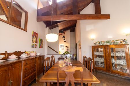 Casa para alugar com 390m², 5 quartos e 5 vagas Casa para alugar com 390m², 5 quartos e 5 vagasSala