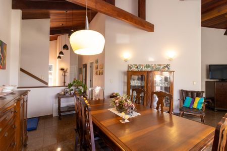 Casa para alugar com 390m², 5 quartos e 5 vagas Casa para alugar com 390m², 5 quartos e 5 vagasSala