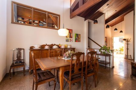 Casa para alugar com 390m², 5 quartos e 5 vagas Casa para alugar com 390m², 5 quartos e 5 vagasSala