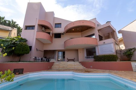 Casa para alugar com 390m², 5 quartos e 5 vagas Casa para alugar com 390m², 5 quartos e 5 vagasÁrea comum