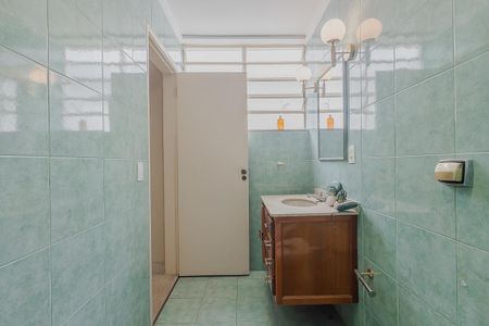 Casa à venda com 240m², 3 quartos e 2 vagasBanheiro da Suíte