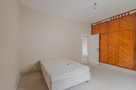 Casa à venda com 240m², 3 quartos e 2 vagasSuíte