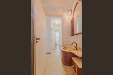 Casa à venda com 240m², 3 quartos e 2 vagasLavabo