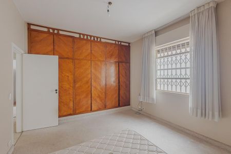 Casa à venda com 240m², 3 quartos e 2 vagasSuíte