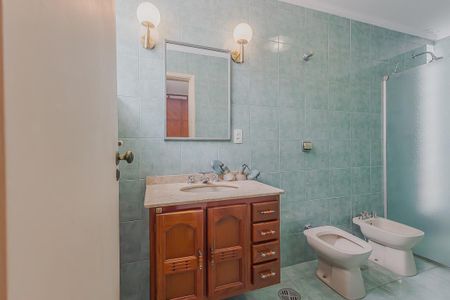 Casa à venda com 240m², 3 quartos e 2 vagasBanheiro da Suíte