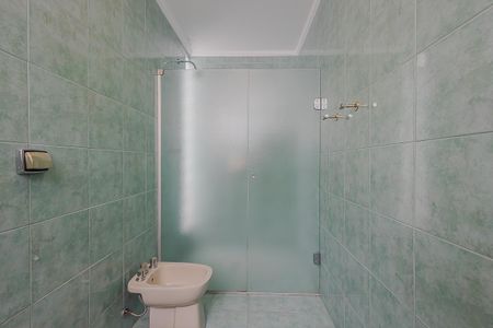 Casa à venda com 240m², 3 quartos e 2 vagasBanheiro da Suíte