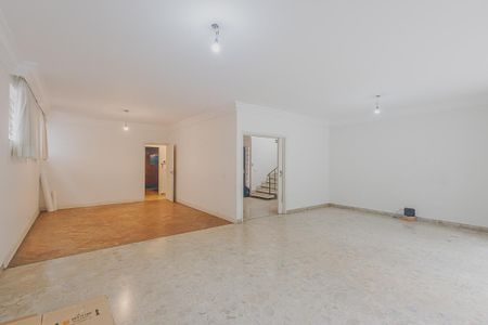 Casa à venda com 240m², 3 quartos e 2 vagasSala
