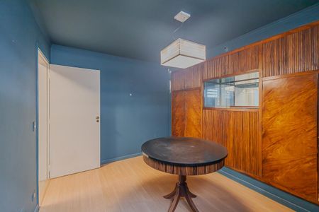 Casa à venda com 240m², 3 quartos e 2 vagasEscritório