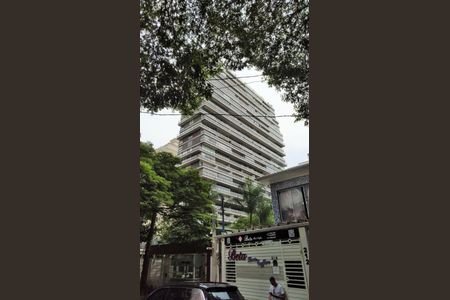 Studio à venda com 77m², 1 quarto e 1 vaga Studio à venda com 77m², 1 quarto e 1 vagaFachada