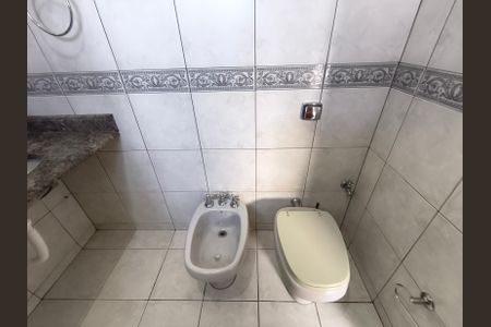 Casa à venda com 210m², 4 quartos e 2 vagas Casa à venda com 210m², 4 quartos e 2 vagasBanheiro da Suíte 1