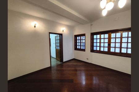 Casa à venda com 210m², 4 quartos e 2 vagas Casa à venda com 210m², 4 quartos e 2 vagasSala