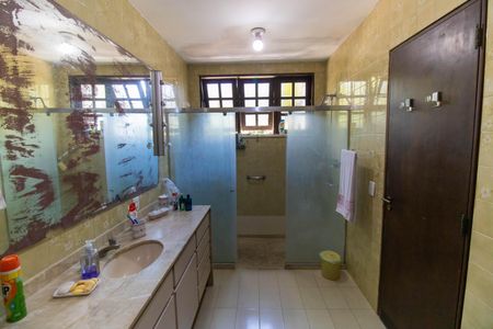 Casa de condomínio à venda com 1100m², 4 quartos e 4 vagas Casa de condomínio à venda com 1100m², 4 quartos e 4 vagasBanheiro da Suíte 3