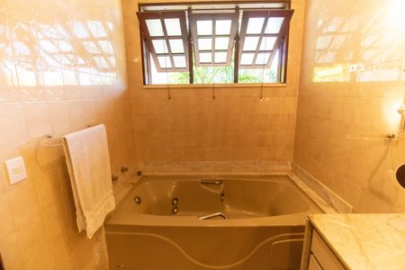 Casa de condomínio à venda com 1100m², 4 quartos e 4 vagas Casa de condomínio à venda com 1100m², 4 quartos e 4 vagasBanheiro da Suíte 1