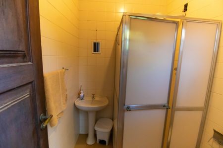 Casa de condomínio à venda com 1100m², 4 quartos e 4 vagas Casa de condomínio à venda com 1100m², 4 quartos e 4 vagasBanheiro de serviço