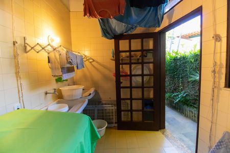 Casa de condomínio à venda com 1100m², 4 quartos e 4 vagas Casa de condomínio à venda com 1100m², 4 quartos e 4 vagasÁrea de Serviço
