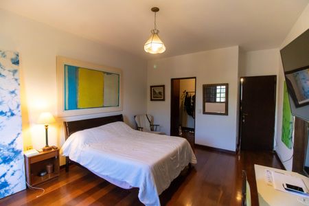 Casa de condomínio à venda com 1100m², 4 quartos e 4 vagas Casa de condomínio à venda com 1100m², 4 quartos e 4 vagasSuíte 2
