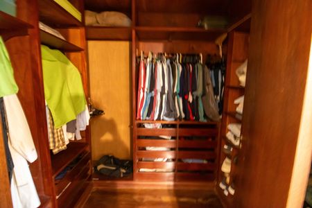 Casa de condomínio à venda com 1100m², 4 quartos e 4 vagas Casa de condomínio à venda com 1100m², 4 quartos e 4 vagasCloset da suíte 3