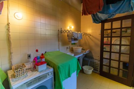 Casa de condomínio à venda com 1100m², 4 quartos e 4 vagas Casa de condomínio à venda com 1100m², 4 quartos e 4 vagasÁrea de Serviço