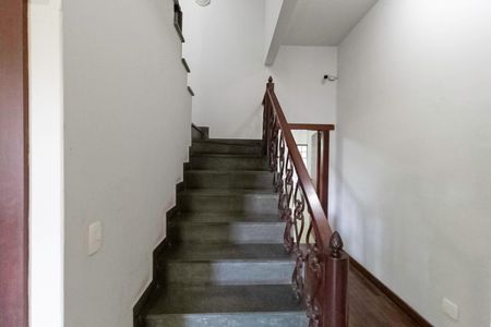 Casa para alugar com 3000m², 6 quartos e 10 vagas Casa para alugar com 3000m², 6 quartos e 10 vagasEscada