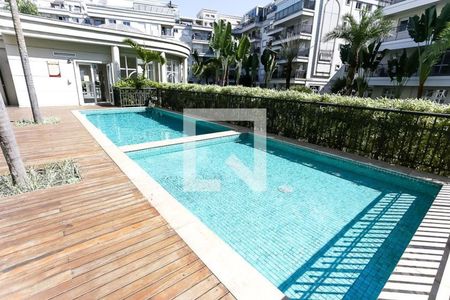Apartamento à venda com 111m², 1 quarto e 2 vagas Apartamento à venda com 111m², 1 quarto e 2 vagasÁrea comum - Piscina