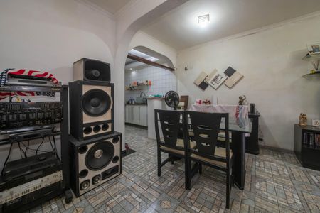 Casa à venda com 200m², 1 quarto e sem vagaSala