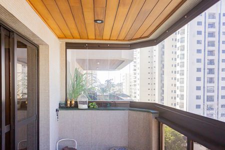 Apartamento à venda com 160m², 5 quartos e 2 vagas Apartamento à venda com 160m², 5 quartos e 2 vagasVaranda da Sala